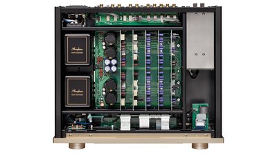 Accuphase C-2150 interior