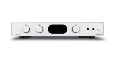 The new amplifier Audiolab 7000A from the front 