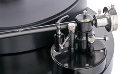 The 9 inch tonearms from AMG fit onto the Giro MK II 