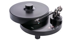 The Giro MK II combines two circular chassis for the platter and the plinth