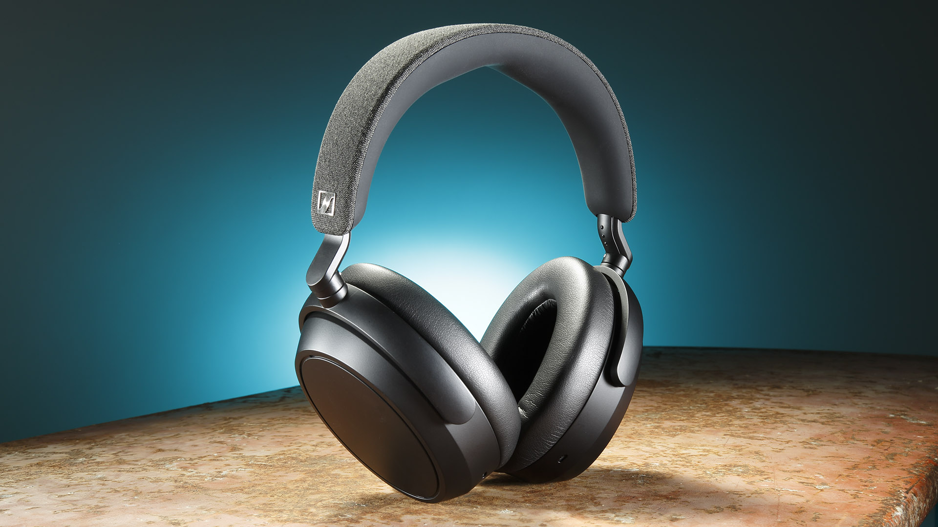 The Sennheiser Momentum 4 Wireless headphones (Image: STEREO)
